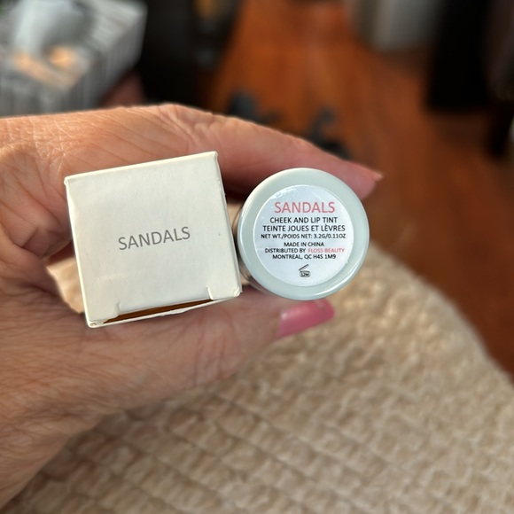 Floss The Concierge Cheek And Lip Tint in Shade Sandals.  New In Box! - Picture 4 of 4